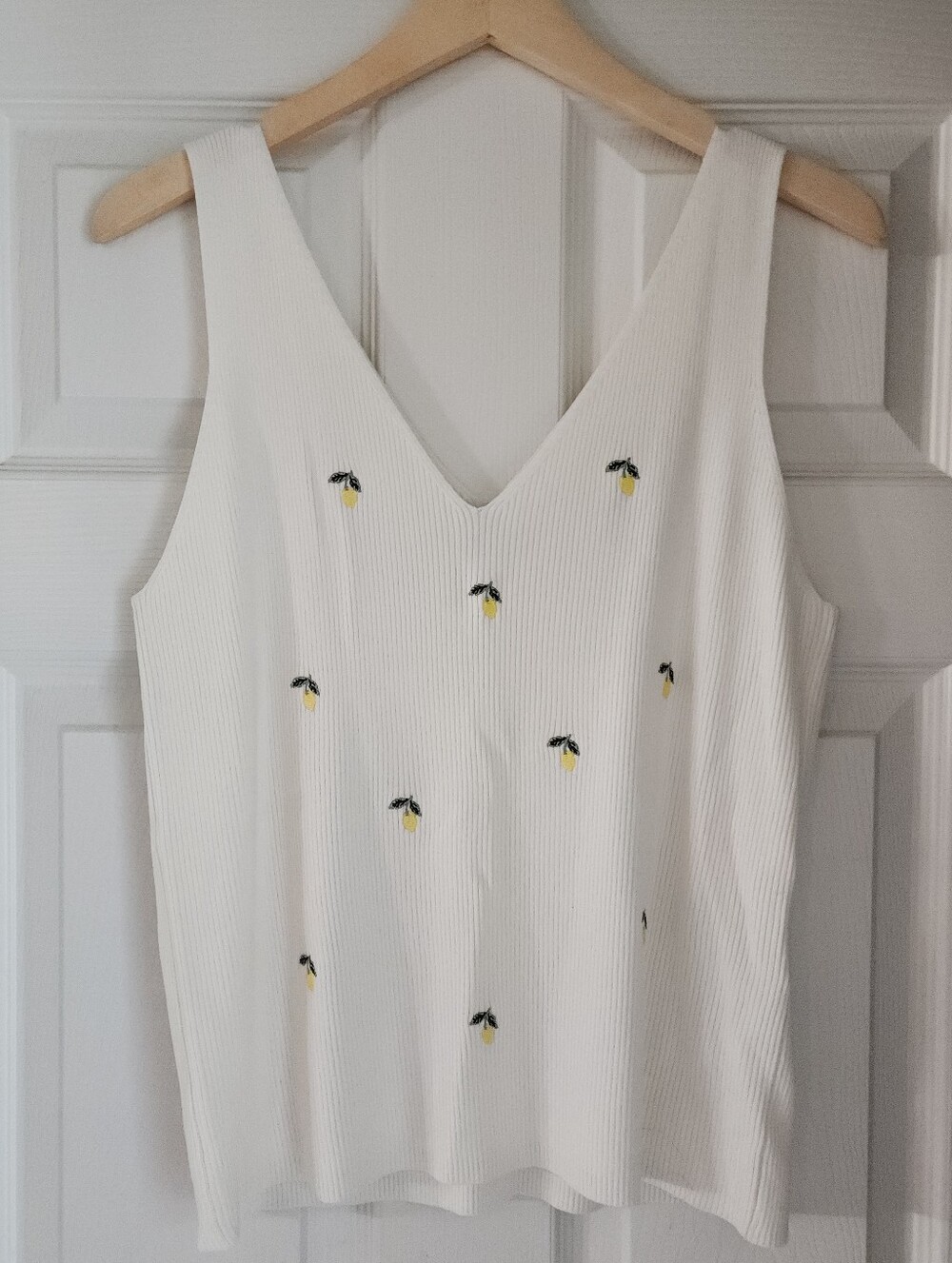 White Ribbed V-Neck Tank Top with Lemon Embroidery - Picture 3 of 6
